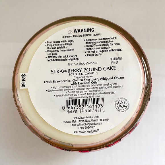 Bath and body works strawberry pound cake candle - Picture 3 of 3